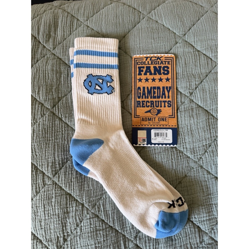 North Carolina Tar Heels Vintage Retro  Crew‎ Socks NWT TCK  Adult Large College